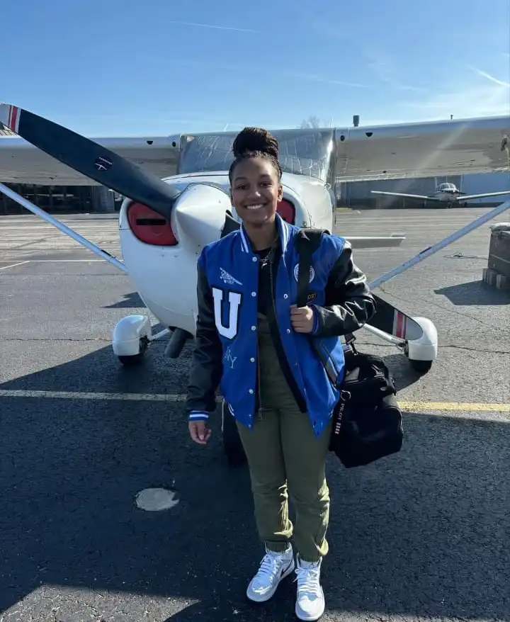 youngest female pilot